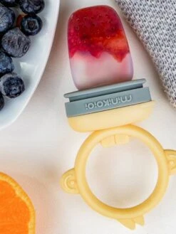 Grignoteur MINIKOIOI Baby Pulp En Silicone Tilleul/gris - Minikoioi -Bébé Confort Promos Boutique grignoteur minikoioi baby pulp en silicone 2