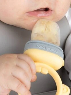 Grignoteur MINIKOIOI Baby Pulp En Silicone Tilleul/gris - Minikoioi -Bébé Confort Promos Boutique grignoteur minikoioi baby pulp en silicone 3