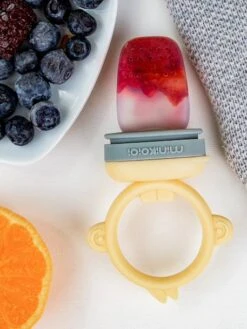 Grignoteur MINIKOIOI Baby Pulp En Silicone Tilleul/gris - Minikoioi -Bébé Confort Promos Boutique grignoteur minikoioi baby pulp en silicone 4