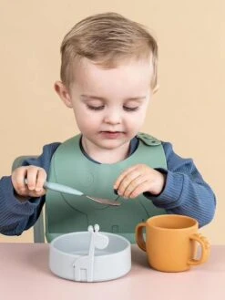 Lot De 2 Bavoirs Avec Récupérateur DONE BY DEER Peekaboo Eléphant En Silicone Vert Clair + Vert Foncé - Done By Deer -Bébé Confort Promos Boutique lot de 2 bavoirs avec recuperateur done by deer peekaboo elephant en silicone 5