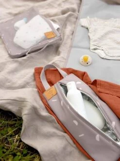 Pochette Isotherme LÄSSIG Taupe - Lassig 10 Pochette Isotherme LÄSSIG Taupe - Lassig -Bébé Confort Promos Boutique pochette isotherme lassig 4